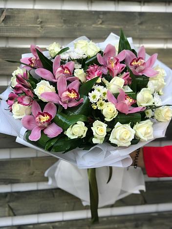 Букет цветов из: Розы и Хризантемы в Харовске