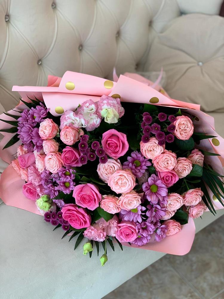 Букет цветов из: Хризантемы, Розы и Лизиантусы в Харовске