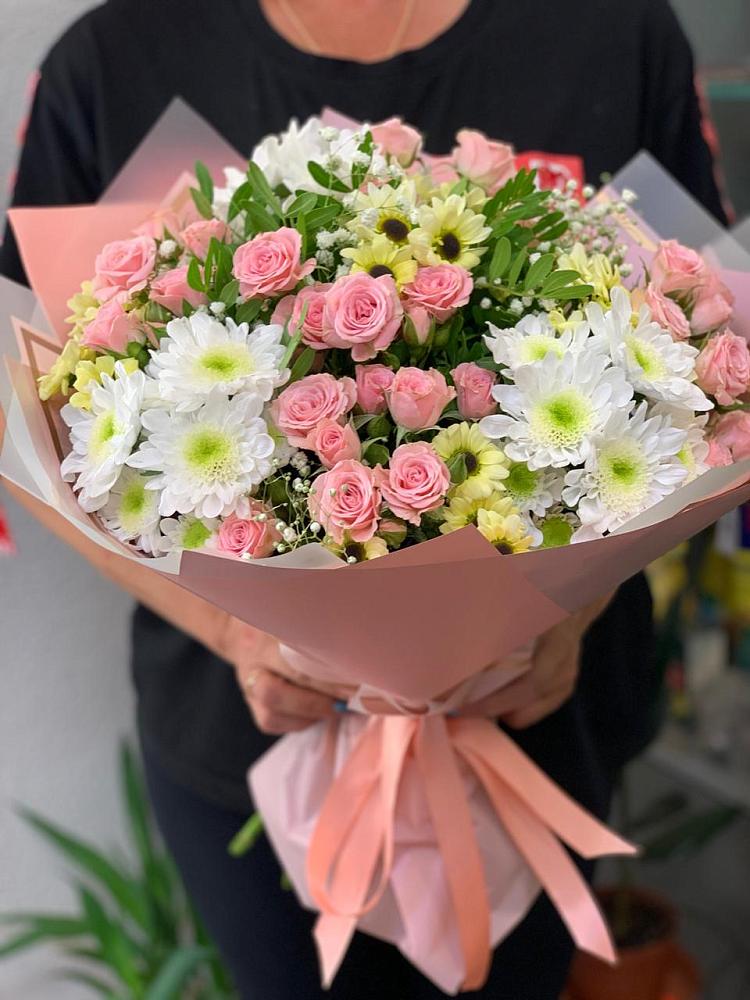Букет цветов из: Розы и Хризантемы в Харовске