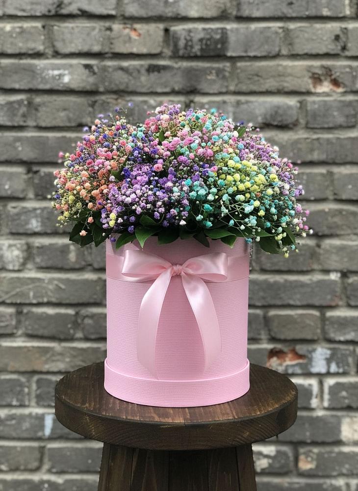 Цветочная композиция из Гипсофила и Розы в шляпной коробке в Харовске