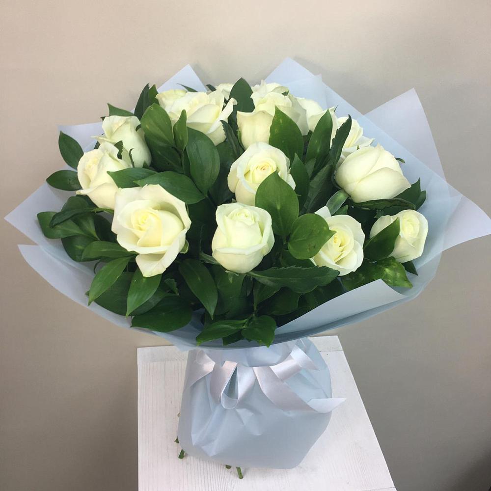Букет 15 Белых роз Проуд в Харовске