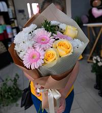 Букет цветов из:  Герберы, Розы и Хризантемы в Харовске