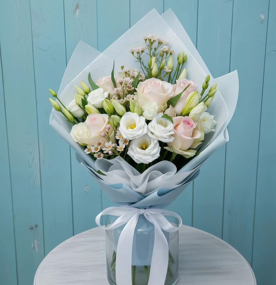 Букет цветов из: Розы и Лизиантусы в Харовске