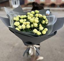 Букет Белые кустовые розы Солинеро в Харовске