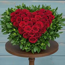 Цветочная композиция из Розы в виде сердца в Харовске