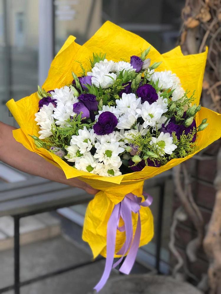 Букет цветов из: Ирисы, Хризантемы и Ромашки в Харовске