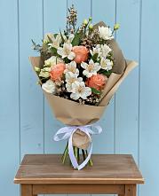 Букет цветов из:  Альстромерии, Лизиантусы, Розы и Хризантемы #REPLACE_PRED# Харовске