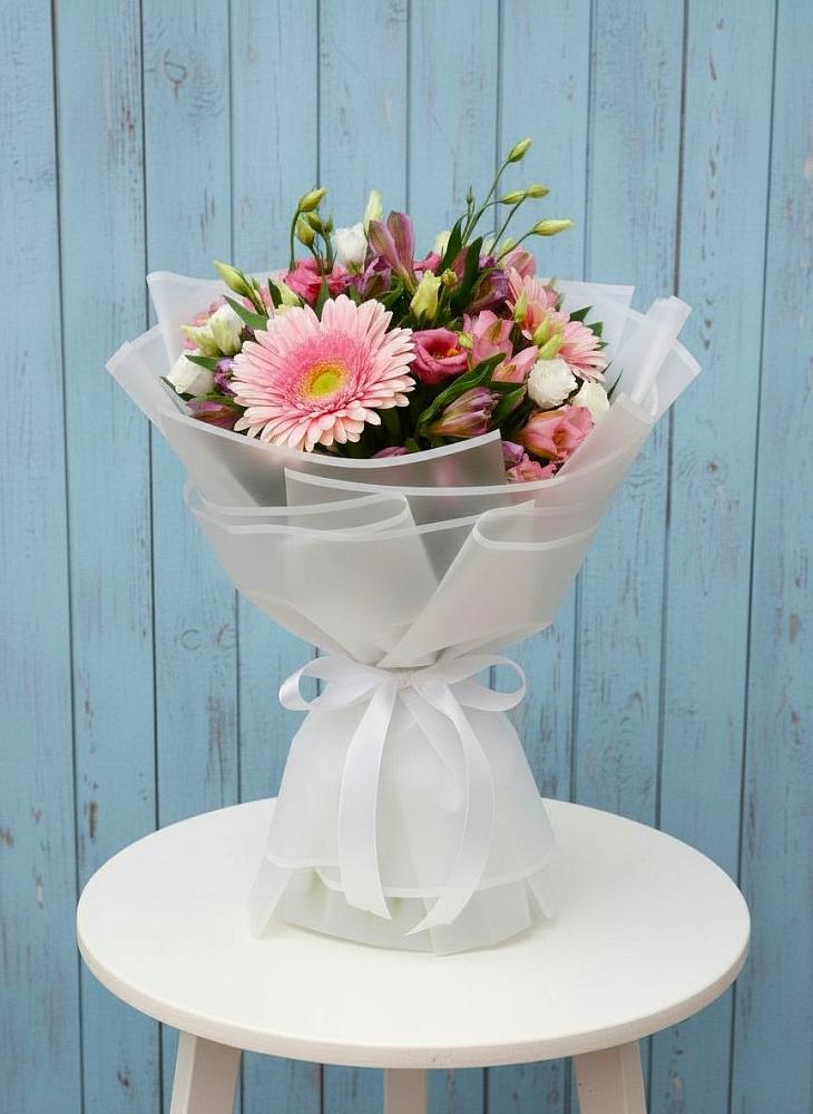 Букет цветов из: Герберы, Альстромерии и Лизиантусы в Харовске