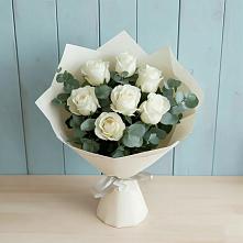 Букет Белые розы в Эвкалипте в Харовске