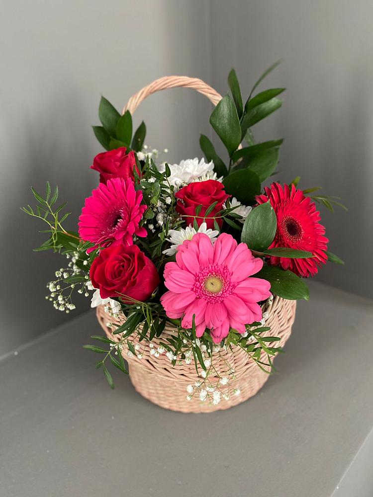 Цветочная композиция из Розы, Хризантемы и Герберы в корзине в Харовске