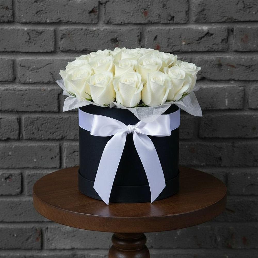 Цветочная композиция из Розы в шляпной коробке в Харовске