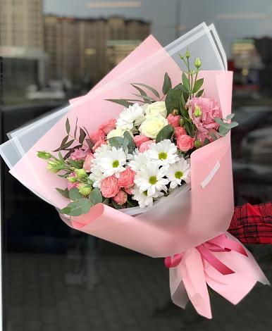 Букет цветов из: Розы, Лизиантусы и Хризантемы в Харовске