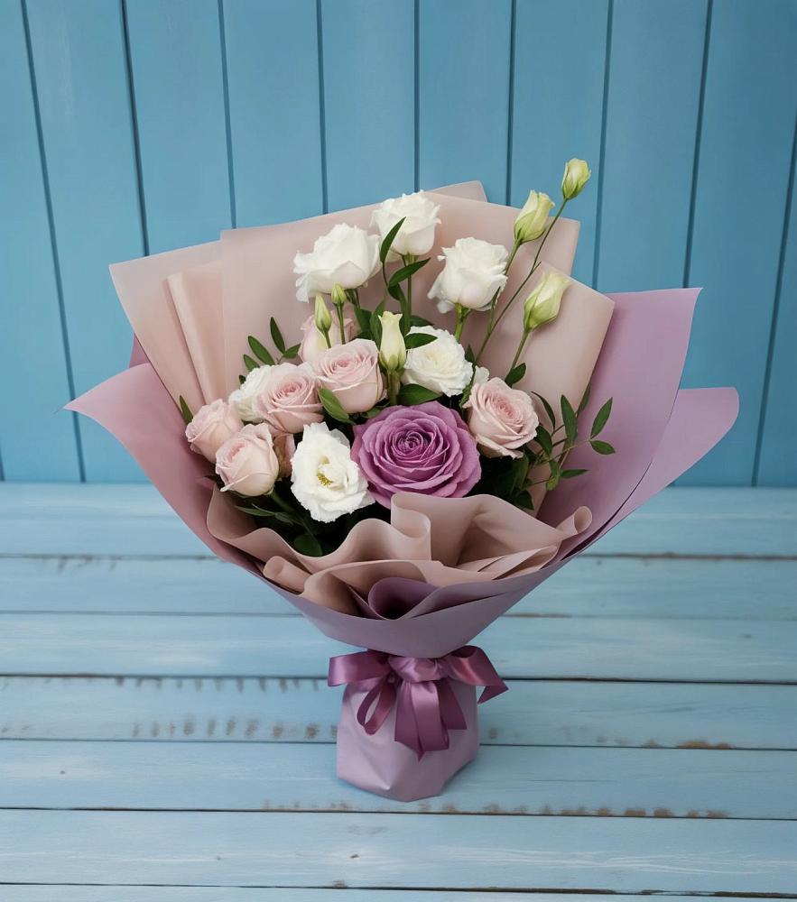 Букет цветов из: Розы и Лизиантусы в Харовске